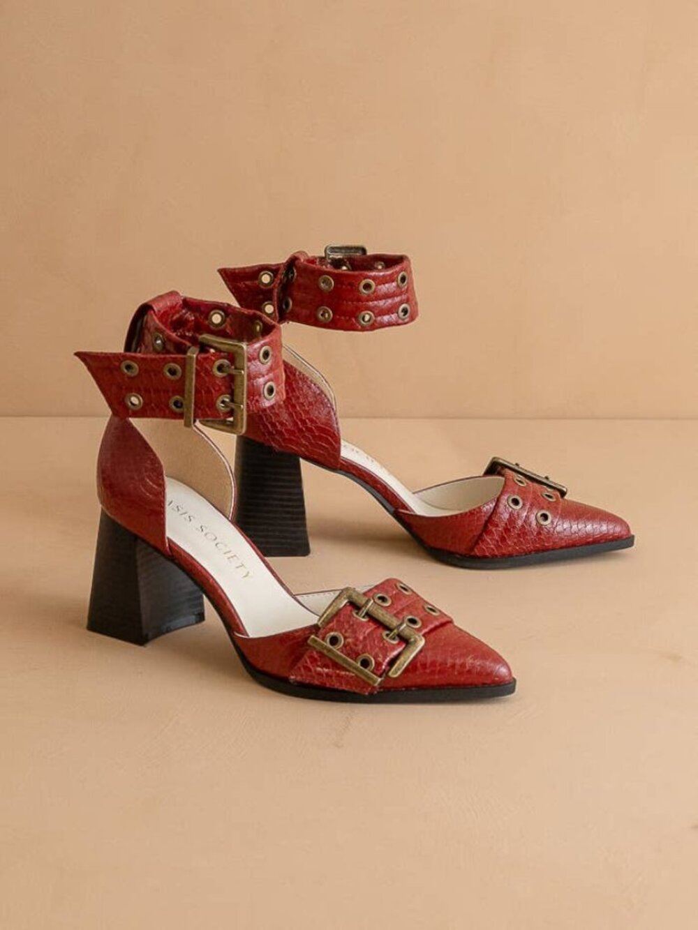 Oasis Society Red Croc Embossed Double Buckle Pointed Toe Heels NEW - Picture 2 of 5
